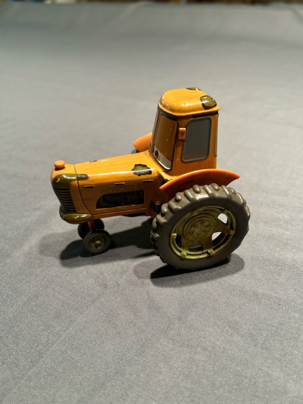 RARE Disney Pixar Cars Disney Diecast Chewall TIPPING TRACTOR 1:43 scale